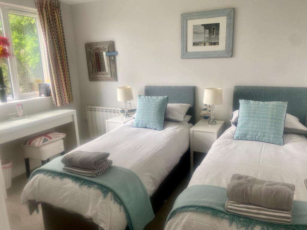 2 Bedroom Cottage Sleeps 4 With Hot-Tub, & Shared Pool Use Sennen Exterior foto